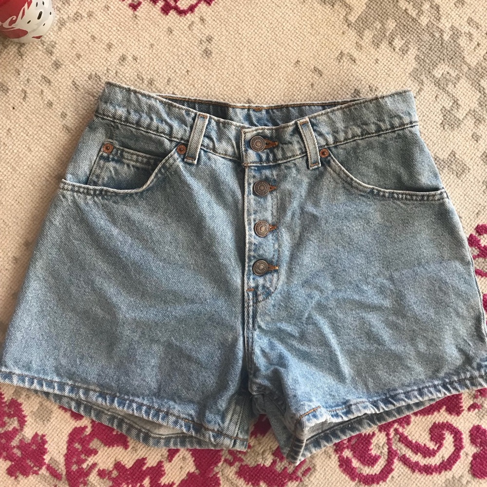 Vintage high waist button fly Levi’s shorts